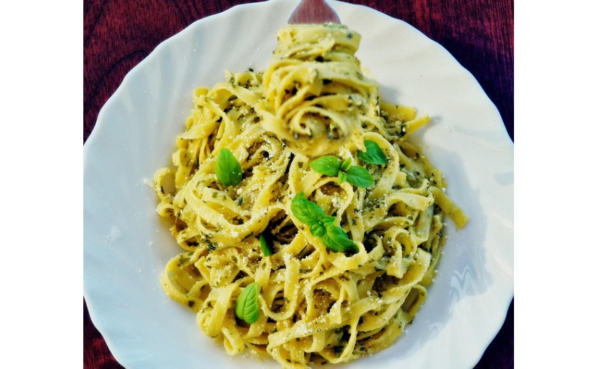 Tagliatelles aux fèves fraîches et au chèvre frais
